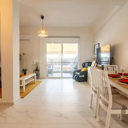 Diamond, 71 Sqm, Private Whirlpool Apartment Athens
