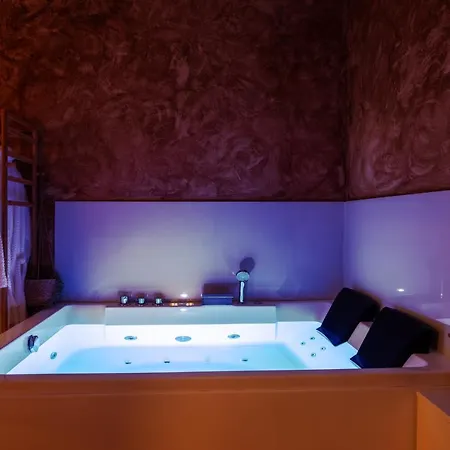 Diamond, 71 Sqm, Private Whirlpool Athens