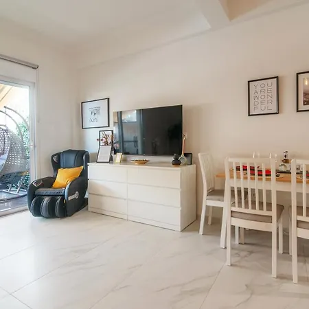 Diamond, 71 Sqm, Private Whirlpool Athens
